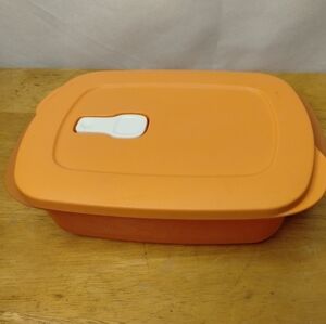 New Tupperware Orange Vent and Serve 1 Liter Container